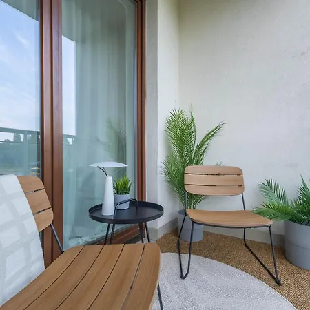 Quiet Near Center & Airport - Balcony, Fast Wi-fi Apartment Warschau