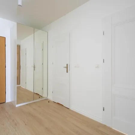 Quiet Near Center & Airport - Balcony, Fast Wi-fi Warschau