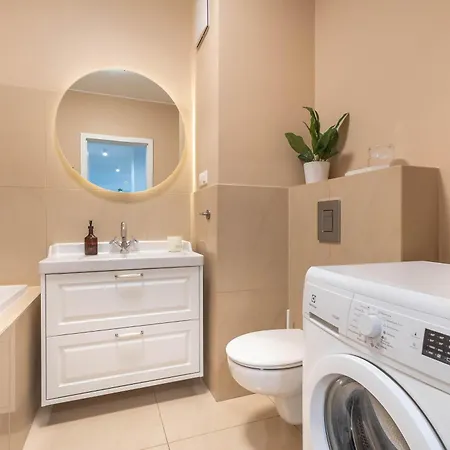 Apartment Quiet Near Center & Airport - Balcony, Fast Wi-fi Warschau