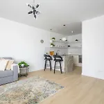 Quiet Near Center & Airport - Balcony, Fast Wi-fi Apartment Warsaw