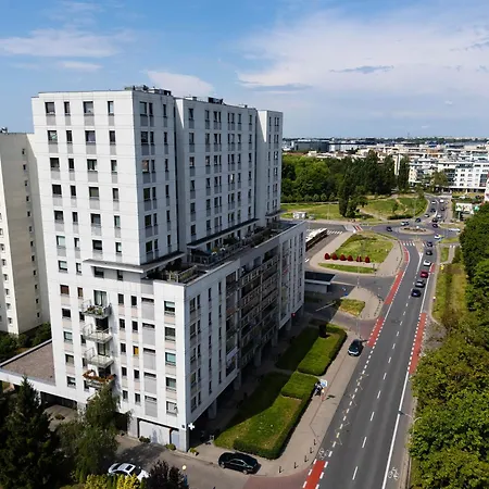 Apartment Quiet Near Center & Airport - Balcony, Fast Wi-fi
