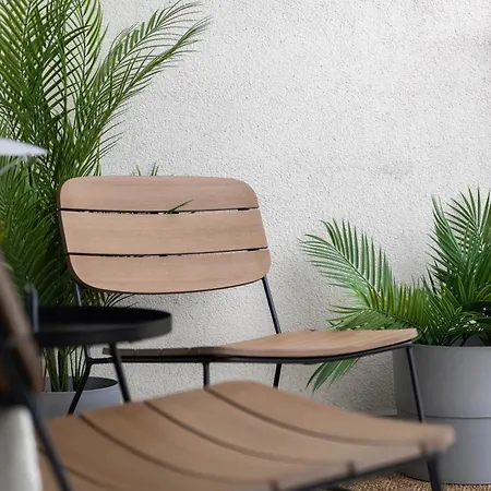 Apartment Quiet Near Center & Airport - Balcony, Fast Wi-fi *
