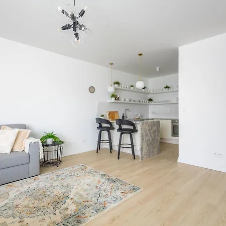 Quiet Near Center & Airport - Balcony, Fast Wi-fi Daire Varşova