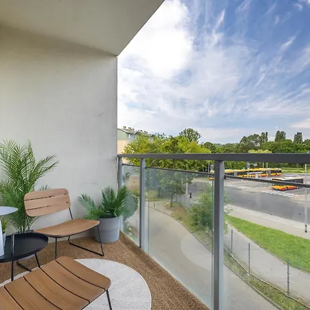 Quiet Near Center & Airport - Balcony, Fast Wi-fi * Varşova