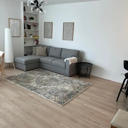Dickensa Apartment, Ochota 公寓 *