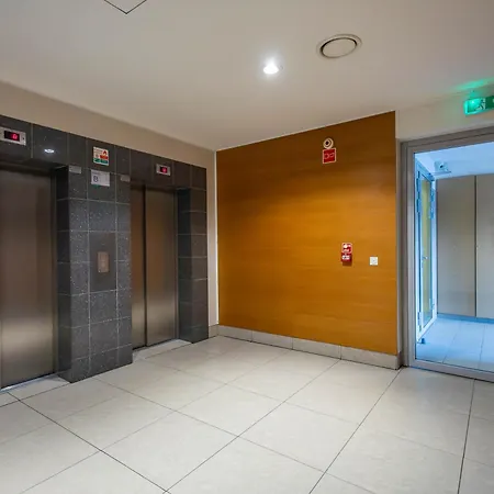 Quiet Apartment Near City Center & Airport - Balcony, Fast Wi-Fi * Варшава