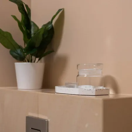 Quiet Apartment Near City Center & Airport - Balcony, Fast Wi-Fi Warszawa