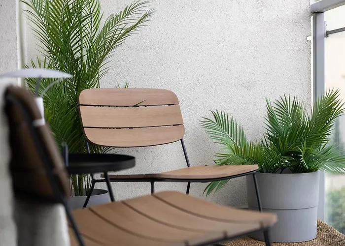 Daire Quiet Near Center & Airport - Balcony, Fast Wi-fi *