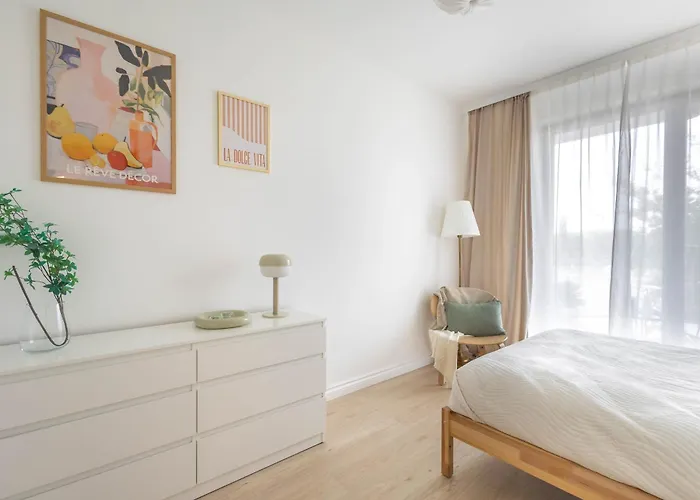 Daire Quiet Near Center & Airport - Balcony, Fast Wi-fi *