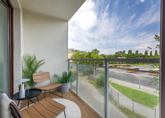 Quiet Near Center & Airport - Balcony, Fast Wi-fi * Warsaw