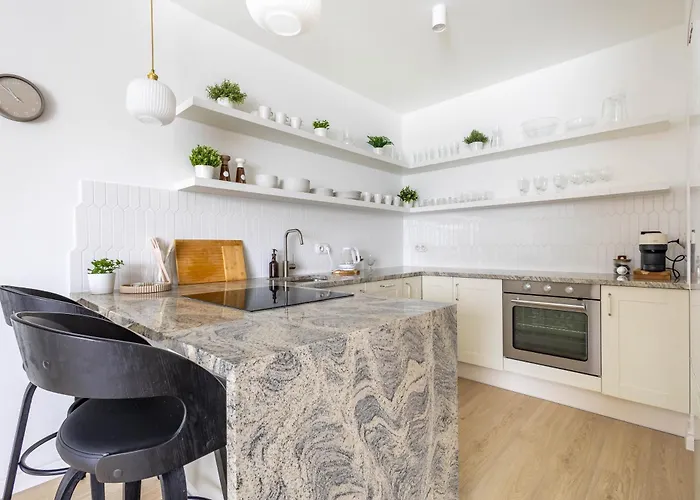 Daire Quiet Near Center & Airport - Balcony, Fast Wi-fi