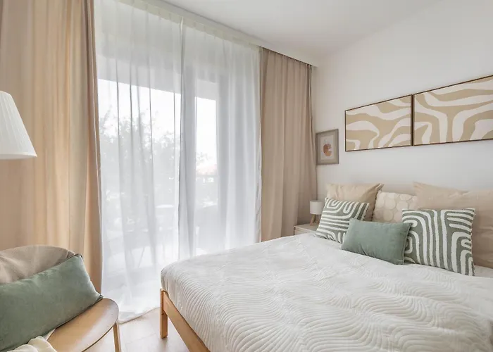 Apartment Quiet Near Center & Airport - Balcony, Fast Wi-fi Warsaw