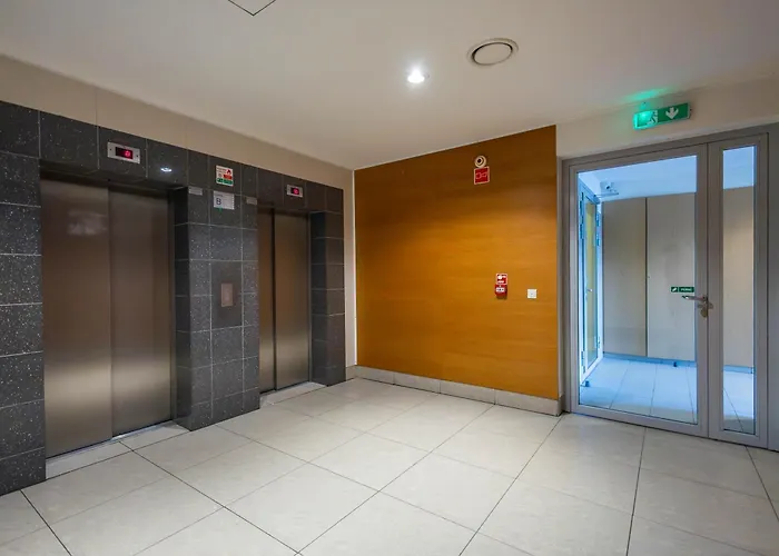 Quiet Near Center & Airport - Balcony, Fast Wi-fi * Varşova