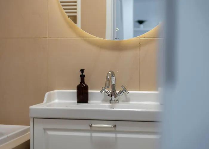 Quiet Near Center & Airport - Balcony, Fast Wi-fi Daire *