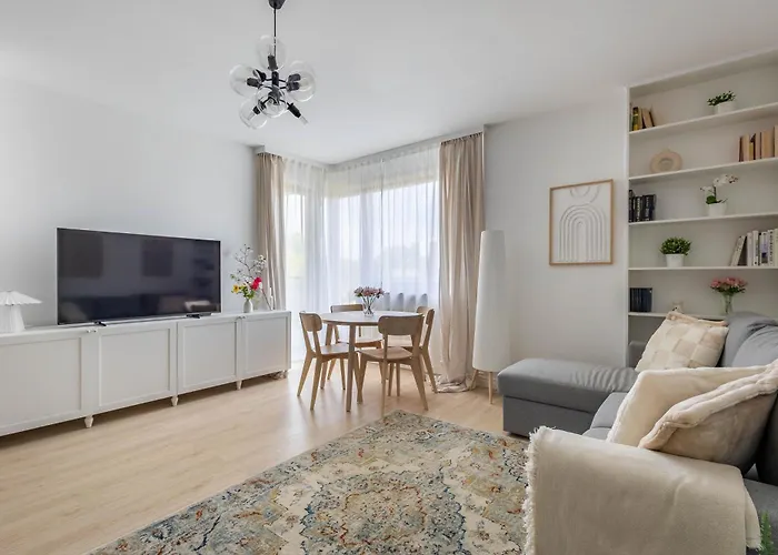 Quiet Near Center & Airport - Balcony, Fast Wi-fi Daire