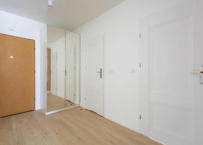 Quiet Near Center & Airport - Balcony, Fast Wi-fi Warsaw