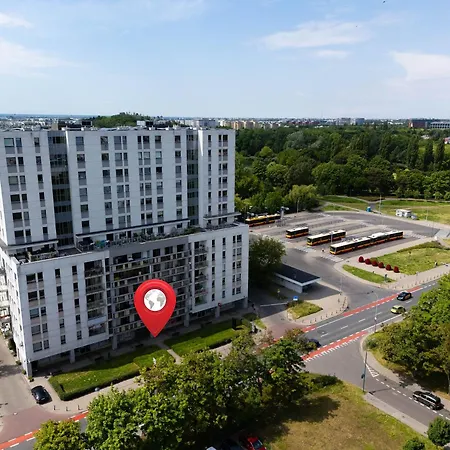 Quiet Apartment Near City Center & Airport - Balcony, Fast Wi-Fi Apartamento