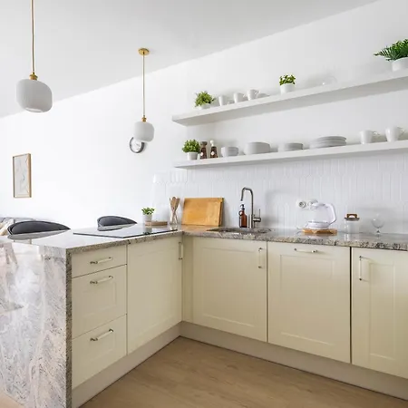 Apartamento Quiet Apartment Near City Center & Airport - Balcony, Fast Wi-Fi